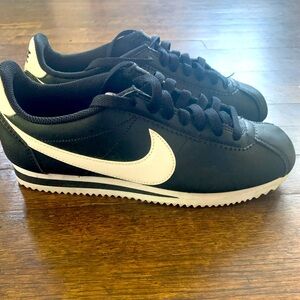 Women’s Size 6 Nike Classic Cortez Black